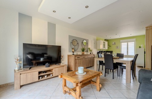 Annoeullin House | Le monde de Lucy - Two Bedroom House, Sleeps 6