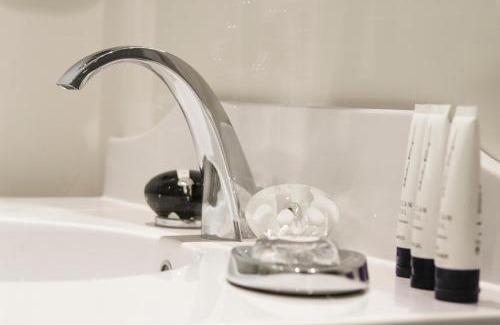 7th Arrondissement Hotel | Le Narcisse Blanc
