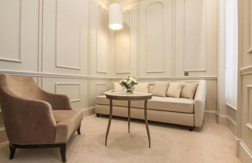 7th Arrondissement Hotel | Le Narcisse Blanc