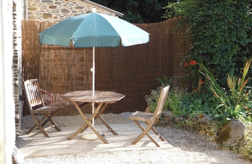 Saint-Mayeux Cottage | Le Neflier Charming 17th C Cottage near Lac du Guerledan. Shared Pool, 1 bedroom
