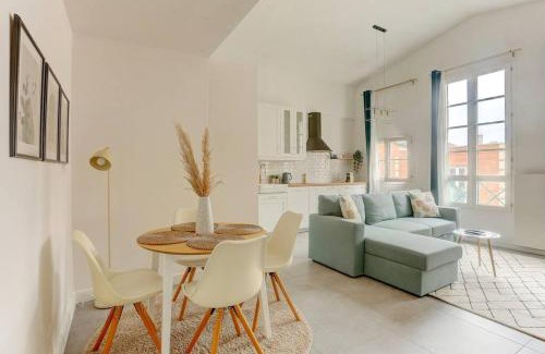 Montigny-le-Bretonneux Apartment | Le Nid Douillet