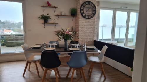 Ranzay-Grand Clos Apartment | Le Nid : Rooftop moderne surplombant la ville