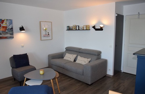 Treboul Apartment | Le P'tit Martolod 3 *, with an exceptional sea view, direct access to the beach and swimming pool :)