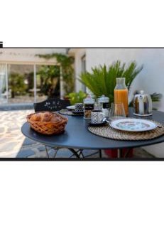 Saint-Christoly-Medoc Bed & Breakfast | Le patio du port