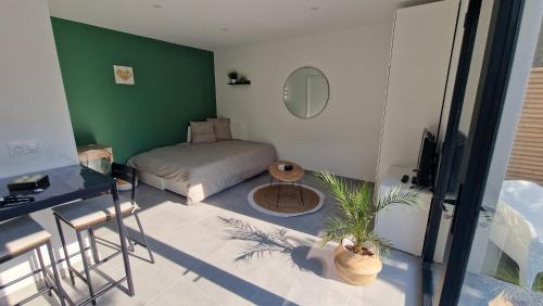 Saint-Barthelemy-d'Anjou Apartment | Le Patio : studio avec extérieur