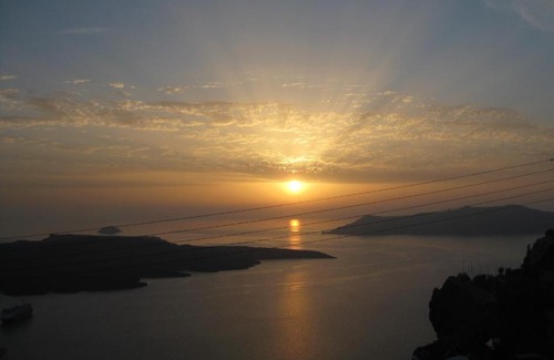 Fira Hotel | Le Petit Greek