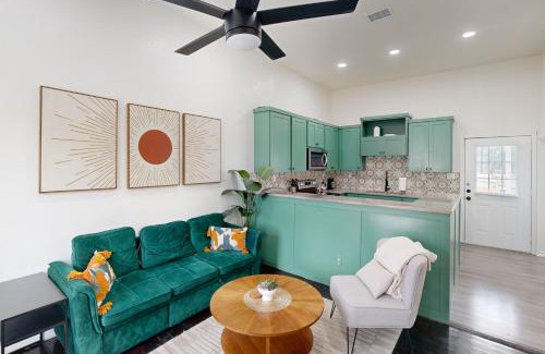 Mahncke Park Apartment | Le Petit Jardin