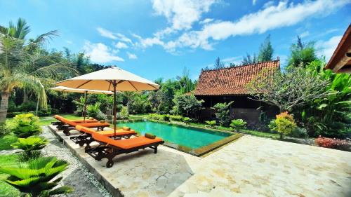Kalisada Bed & Breakfast | Le Petit Leon's Traditional wooden house