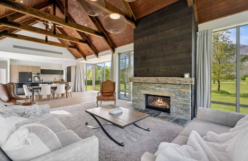 Lake Hayes House | Le Petit Pavillon | Four-bedroom Home