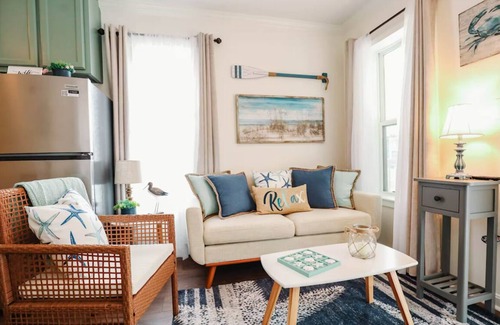 Ocean Springs Cottage | Le Petit Pearl - Downtown Ocean Springs Cottage