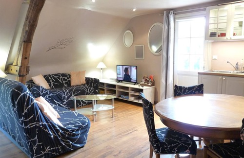 Neuille-le-Lierre Apartment | Le Plessis-Le Lierre - Loire Valley-Amboise, 18th Century Farmhouse, Pool