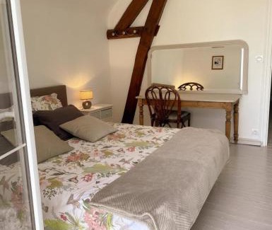 Avaray House | Le port au vin