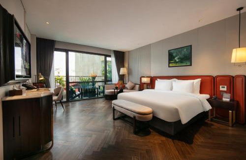 Old Quarter Hotel | Le Premier Hotel & Rooftop Bar