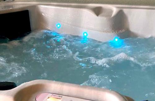 Verfeil House | LE PRIEURé - Suites romantiques spa privatif, piscine, jardin, massages proche de Toulouse