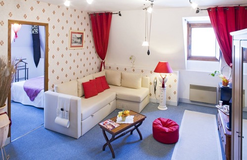 Richelieu Hotel | Le Puits Doré – Hôtel Restaurant Logis