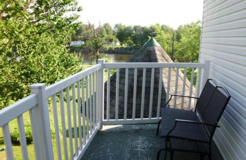 Weedon Bed & Breakfast | Le Reflet de la Rivière B&B