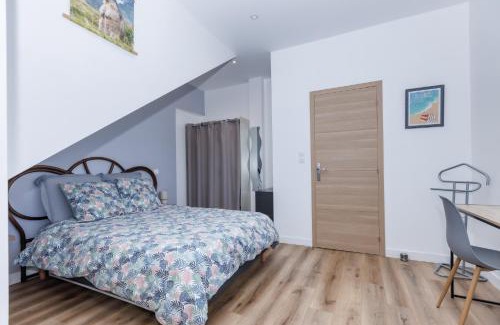 Assat Apartment | LE REFUGE PYRENEEN - Climatisation Parking WIFi Espace de Travail - NEUF- Très belle Vue sur les Pyrénées - 2 lits - OFFRE SPECIALE