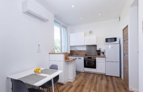 Assat Apartment | LE REFUGE PYRENEEN - Climatisation Parking WIFi Espace de Travail - NEUF- Très belle Vue sur les Pyrénées - 2 lits - OFFRE SPECIALE