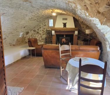 Barret-de-Lioure Apartment | Le Relais Provençal