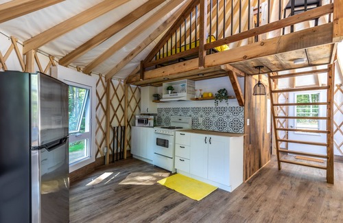 Notre-Dame-du-Laus Ski Chalet | Le Renard Luxury Yurt