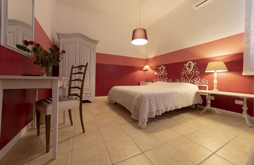 Livorno Cabin | "Le Rose" family room with private en-suite bathroom