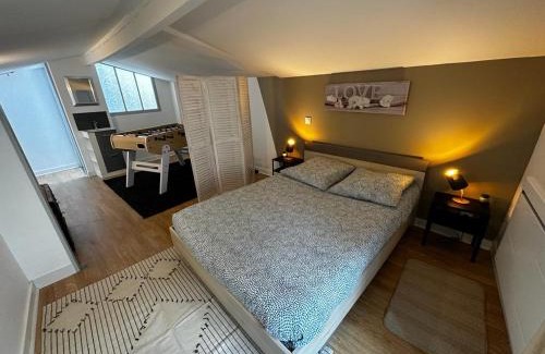 Saint-Maixent-l'Ecole Apartment | Le Saint Maixent, Maison de Ville, Baby Foot, wifi