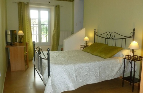 Mirabel-aux-Baronnies Hotel | Le Saint Victor