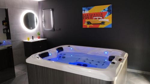 Foix Ski Chalet | Le Spa du Verger de Firmin - jacuzzi intérieur privé