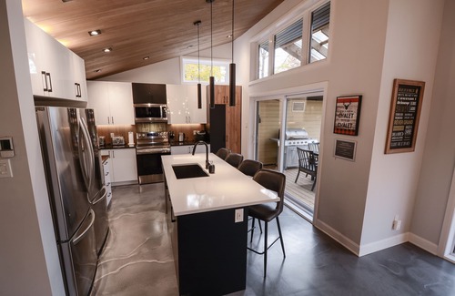 Sainte-Ann-des-Lacs Ski Chalet | Le SUMMUM St-Sauveur Luxe + PISCINE INTÉRIEUR/luxury cottage indoor pool-spa