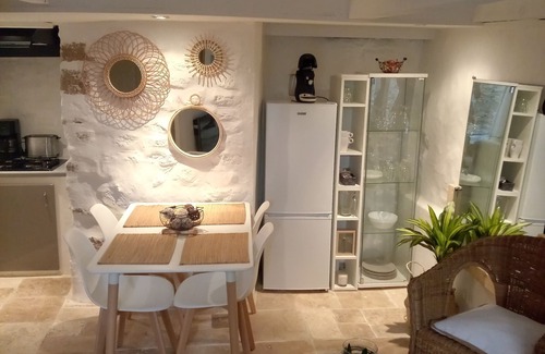 Malaucene Apartment | "LE Temps Suspendu"studio de Charme3,filet de Détente Suspendu