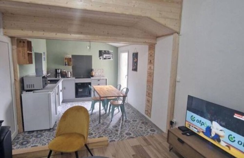 Tilly-sur-Seulles Apartment | Le Tillois, Appartement Centre Ville Proche Tous Commerces, Grande Salle de Bain