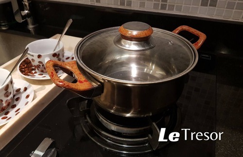 Surabaya Apartment | Le Tresor Benson Apartment at Surabaya Pakuwon Mall Free Wifi WaterHeater Balcon