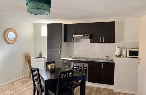 Veranne Apartment | LE Viallon - Gite LA Grenouille - 50m² - Terrasse Donnant SUR Piscine Chauffée