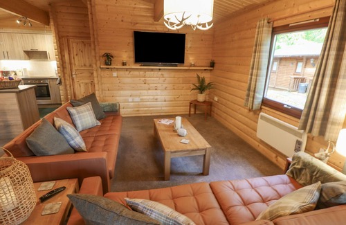 Kenwick Cottage | LEAFY HOLLOW LODGE, pet friendly, country holiday cottage in Louth