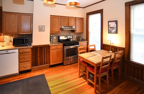 Egleston Square Condo | Leafy & Tranquil, Artist House
