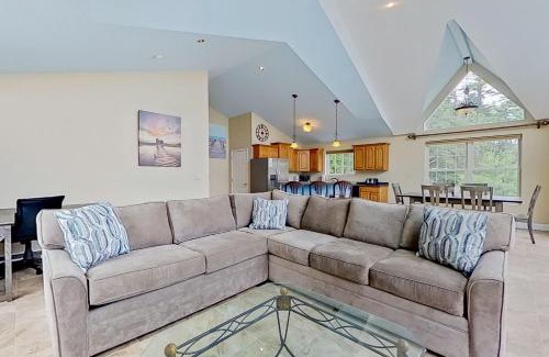 Moultonborough House | Leaward Shores Guesthouse