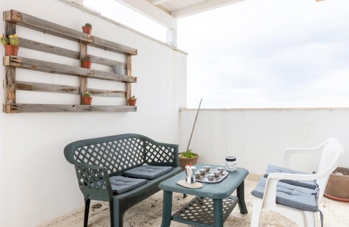 Lecce Apartment | Lecce Colorful Flat with terrace & parking