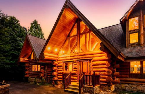 Pittman Center Ski Chalet | LeConte View - Lodge -Theater- September Deals-Views-GameRm-FirePit-HotTub