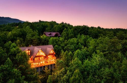 Pittman Center Ski Chalet | LeConte View - Lodge -Theater- September Deals-Views-GameRm-FirePit-HotTub