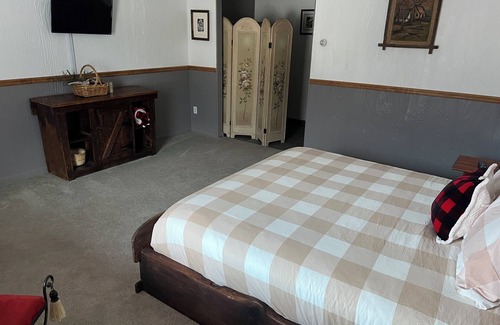 Wilmington Hotel | Ledgerock at Whiteface - King Room