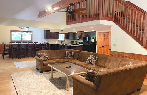 Lake Harmony Estates Ski Chalet | Ledgestone Lodge, Private Chalet for Large Group and Family Gatherings near JFBB