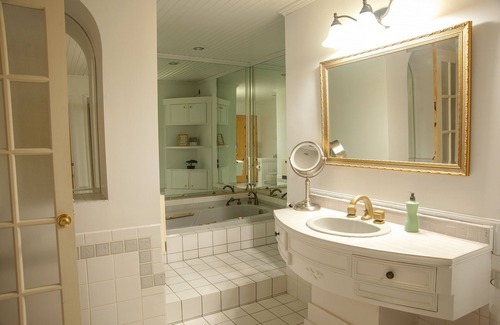 Stanstead Bed & Breakfast | Lee Farm Inn