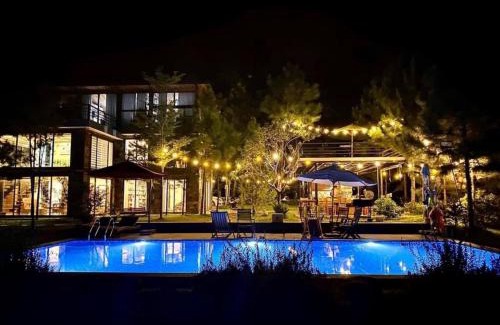Soc Son Villa | LEE & Sau Sau Garden - Venuestay