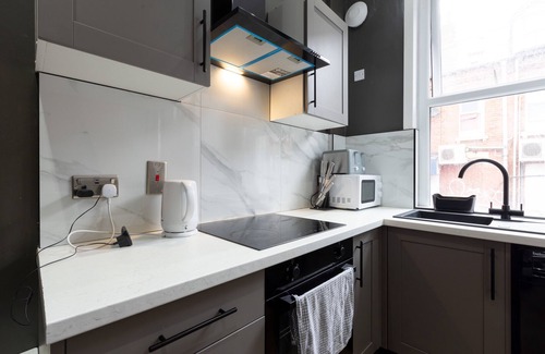 Harehills House | Leeds Retreat - 4BR House, Sleeps 10