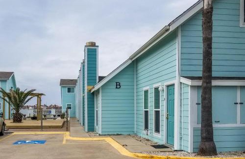 Corpus Christi Apartment | Leeward Cove