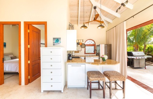 Leeward Settlement Villa | Leeward Jewel Villa- 7 Bedrooms - Waterfront Villa -10 mins from beach