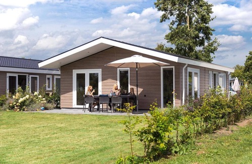 Nieuwerkerk aan den IJssel Ski Chalet | ✓ Leijhoeve at Parc de IJsselhoeve ✓ Holiday home for 5 persons ✓ Located in Nieuwerkerk aan den IJssel (Zuid-Holland) ✓ Holiday park next to the IJssel ✓ Book directly through the park