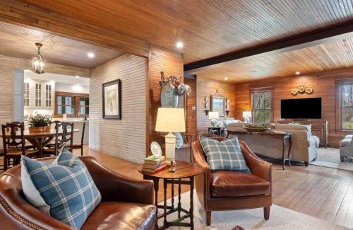 Franklin House | Leiper's Retreat - Secluded 3 BDR Craftsman Home