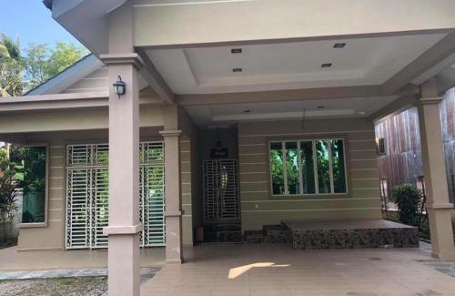 Kampung Lubok Ayer House | Leissa Homestay