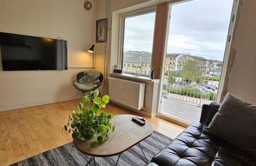 Aalborg Apartment | Lejlighed med altan og gratis parkering